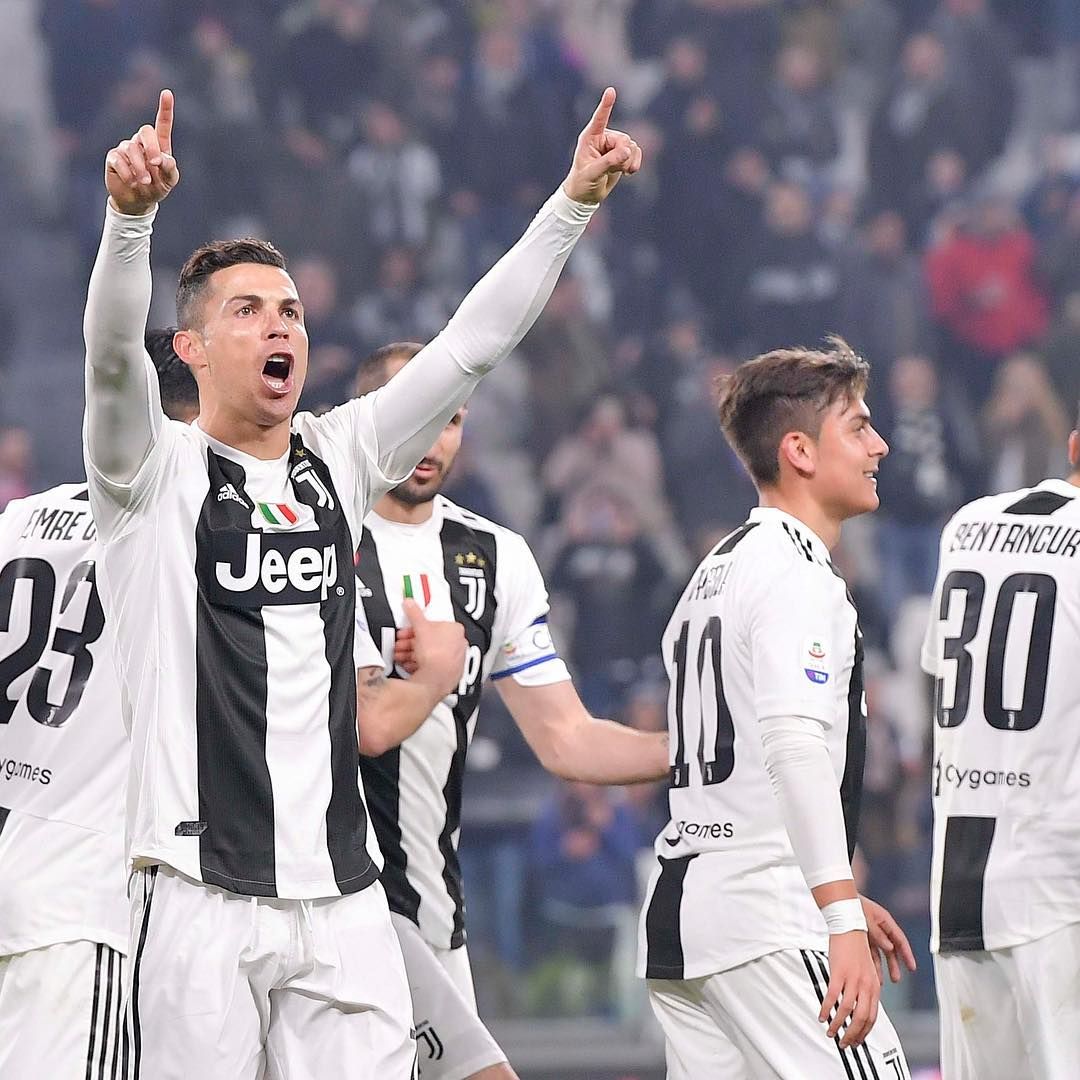 葡萄牙中场米德当选U17世界杯MVP，哈维为他颁奖