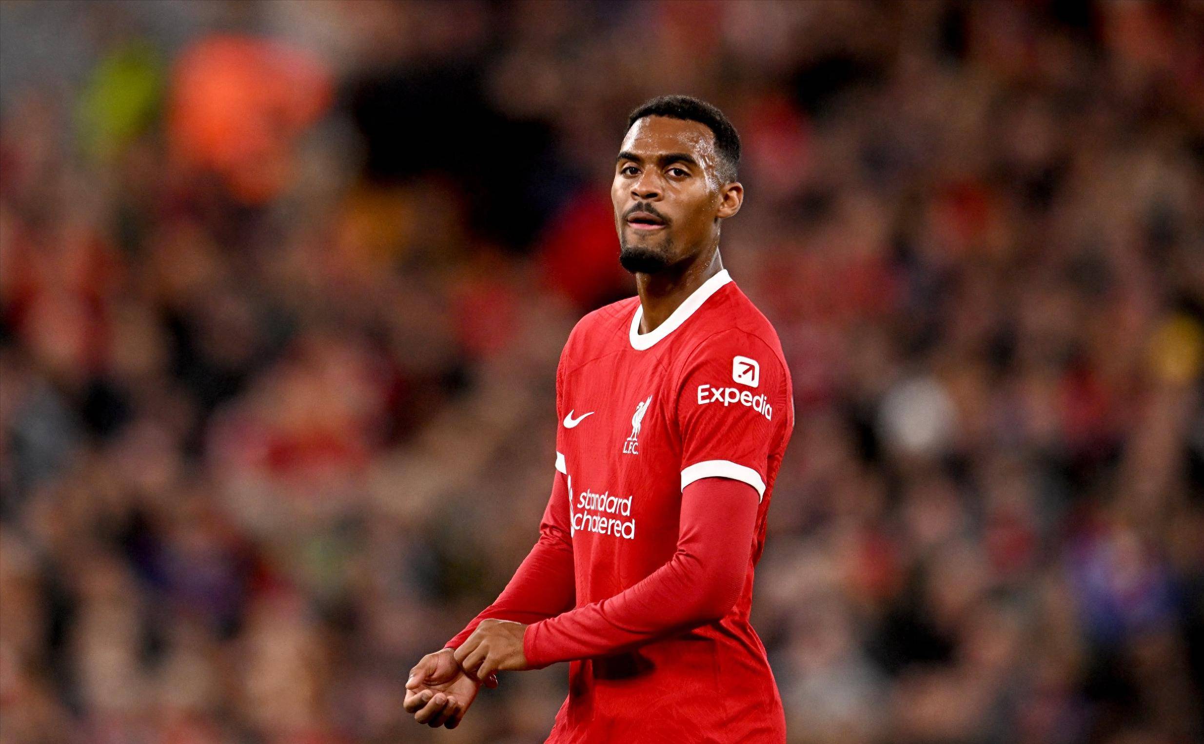 体坛：狼队想与徐彬签约4-5年，球员已搭乘航班前往英国