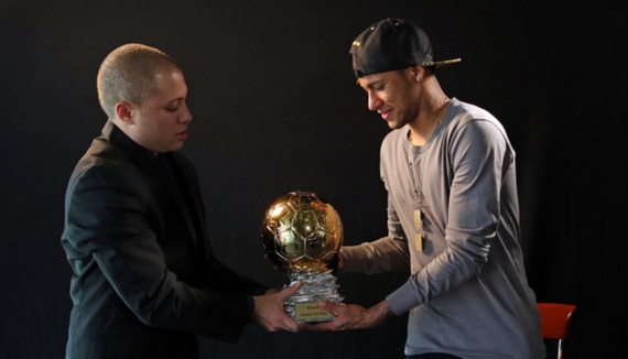 足球国足替补席贡献大，两人替补破门