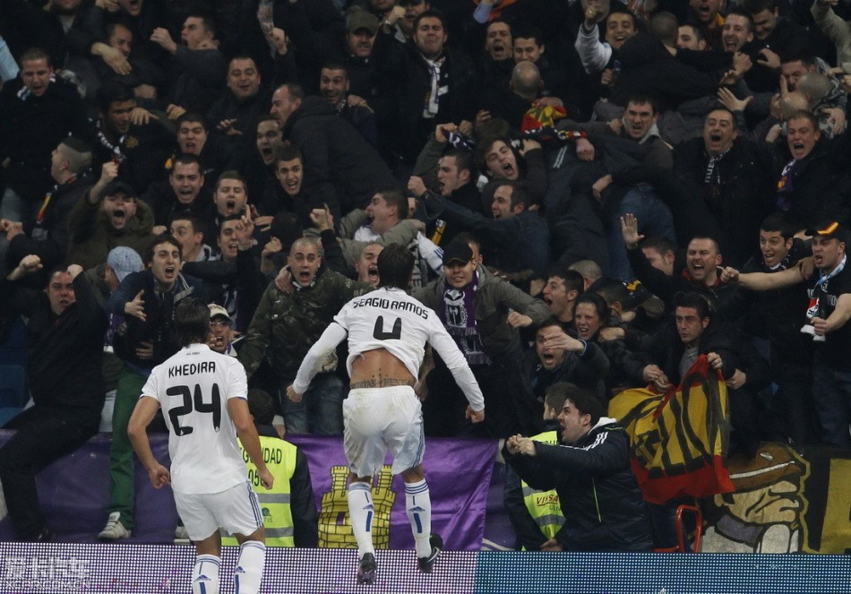 半场战报：多特2-0斯图加特，埃姆雷-詹点射，拜尔破门