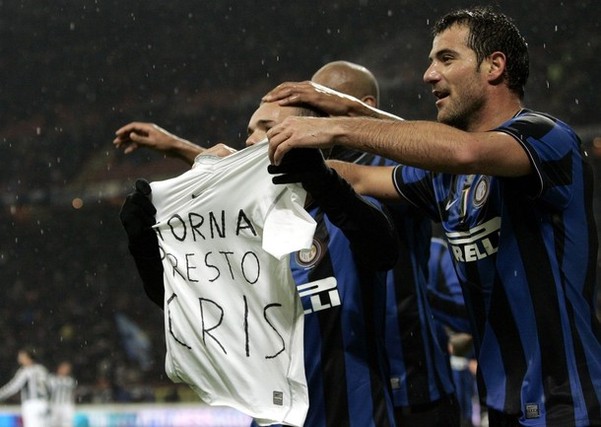 成都金牛公安：蓉城vs河南期间，两名观众做出侮辱性动作被行拘